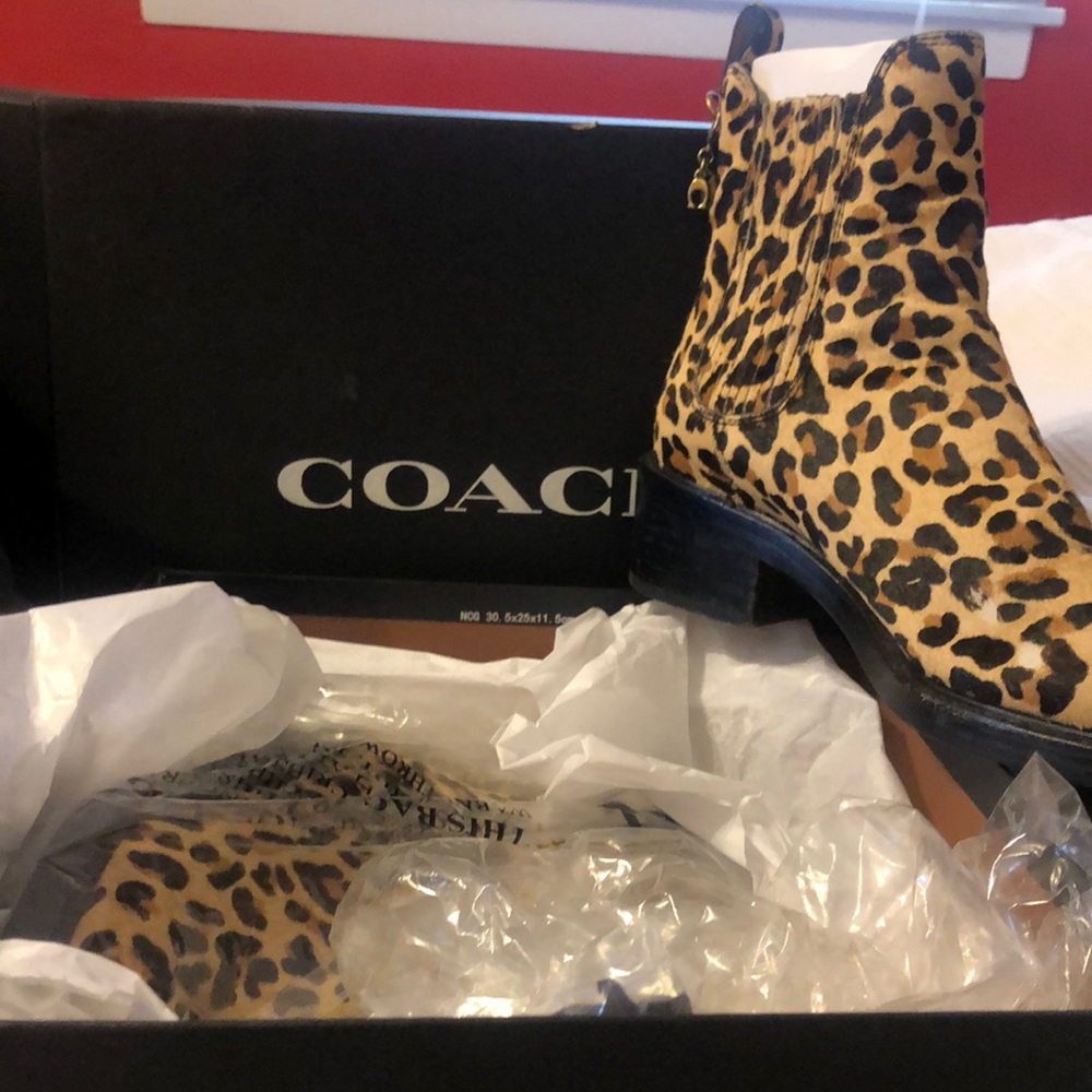 Coach Bowery Leopard Print Boots natural hair calf.
Worn just a few times